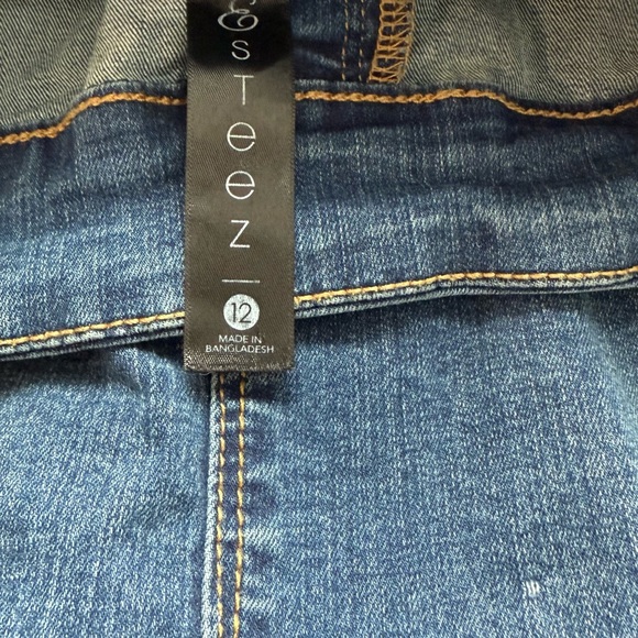 Stylish Blue Denim Skirt - Picture 3 of 4